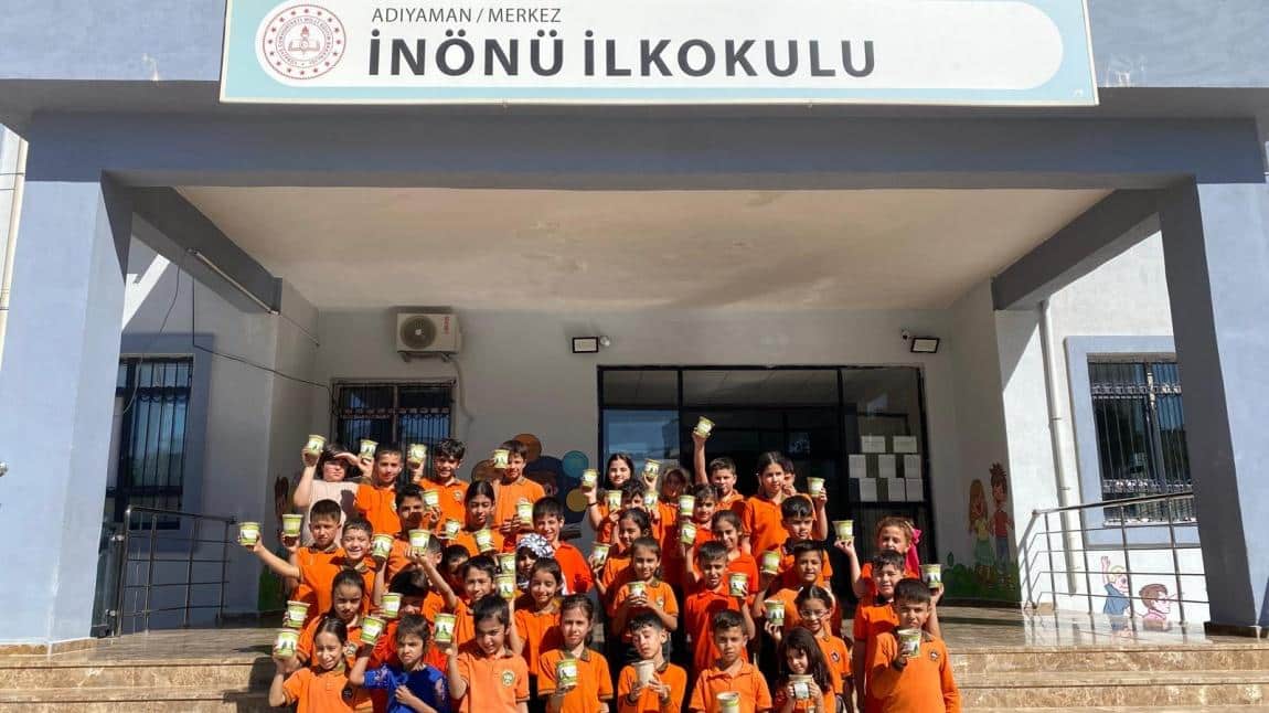 Yeşil Vatan-Benim Okulum Geleceğe Çare Kapsamında Tüm Öğrencilerimize Tohum Dağıttık.